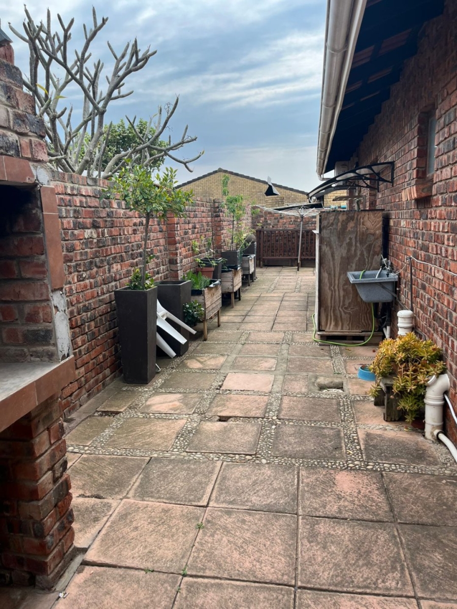 5 Bedroom Property for Sale in Noorsekloof Eastern Cape